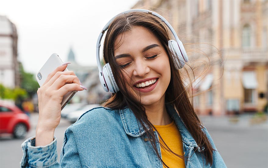 New on Instagram: Add Your Favorite Song to Your Bio!