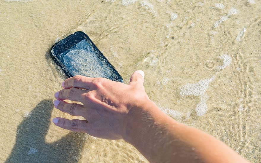 Votre smartphone est tombé dans l’eau? Découvrez comment le réparer