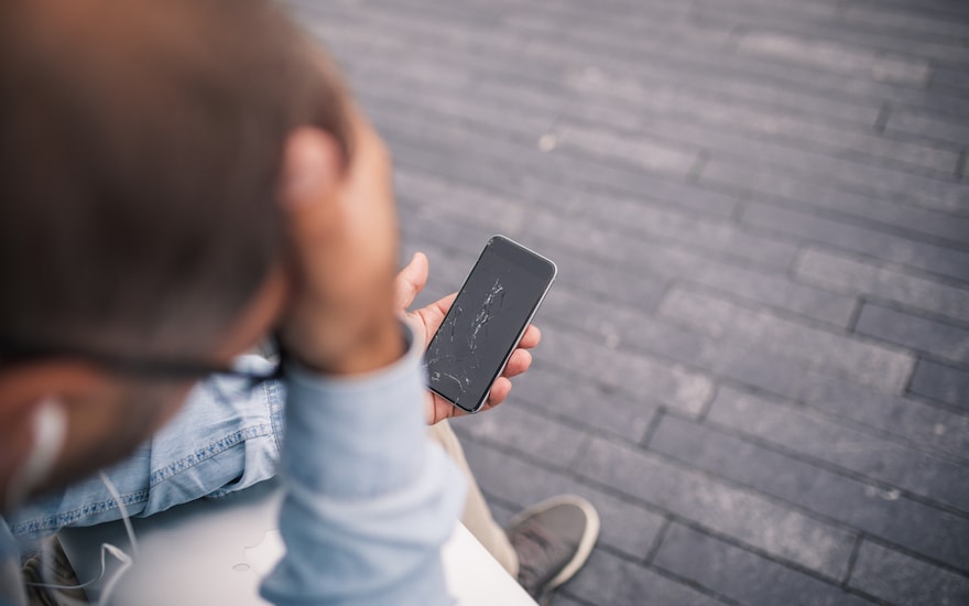 L'écran de votre smartphone est cassé ? Voici ce que vous pouvez faire