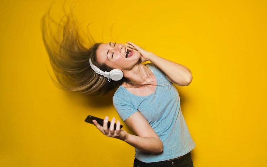 How to listen to music on Spotify offline