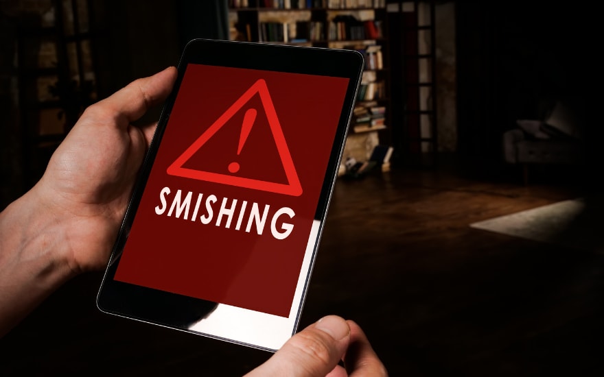 Wat is smishing en hoe kan je je ertegen beschermen?