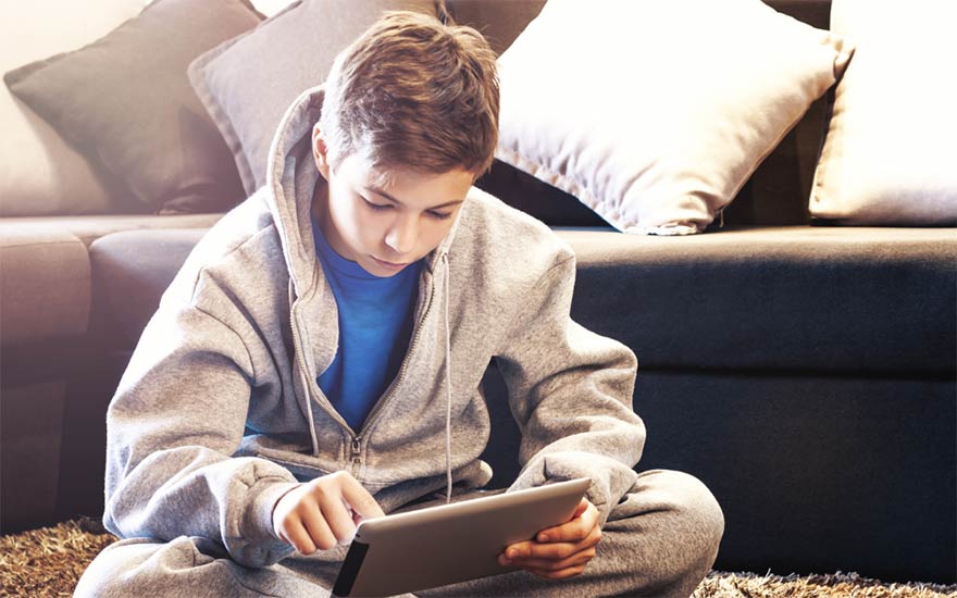 Ouderlijk toezicht voor iPhone: van schermtijd instellen tot online aankopen beperken