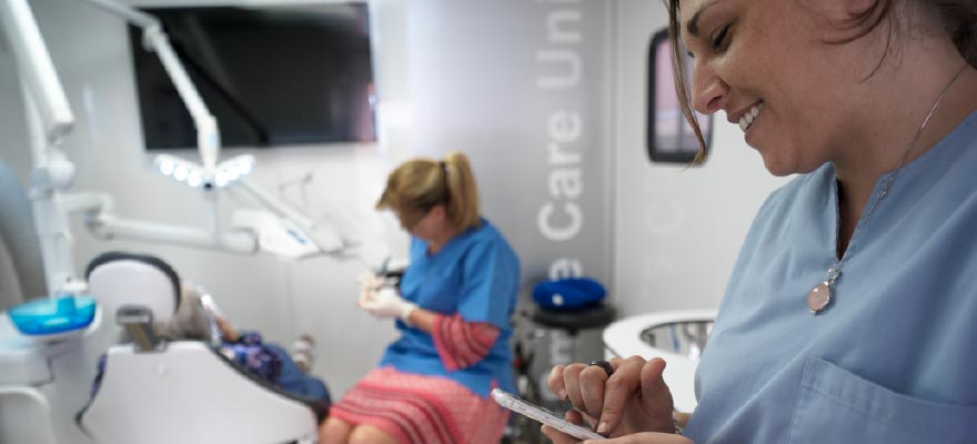 This Dentist s Clinic Goes Out To Patients Proximus