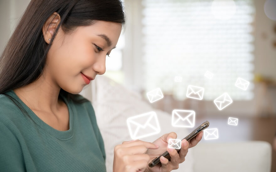 How do you disable push notifications on your smartphone?