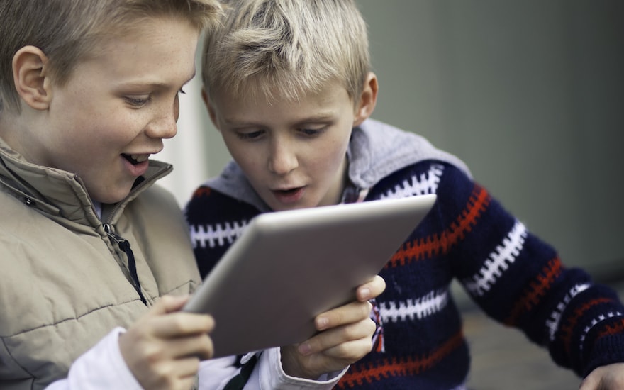 Kinderen en schermtijd: hoe pak je dat aan?