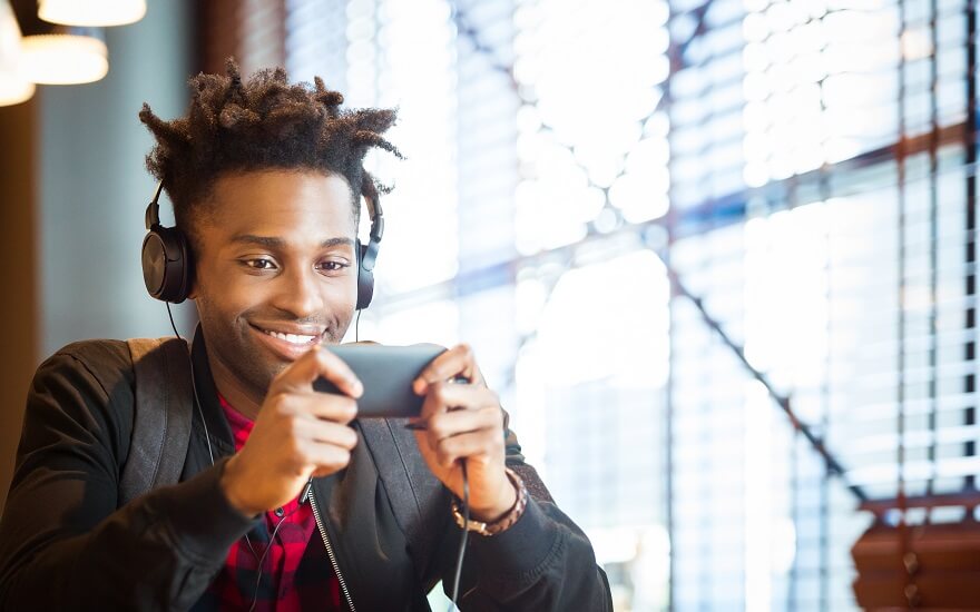 Watching Netflix offline: How to do it